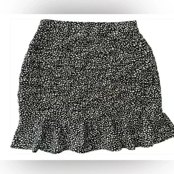 Abercrombie & Fitch Ruffle Hem Mini Skirt (344) - Picture 5 of 14